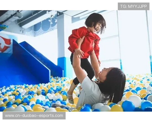 足球明星与萌娃共度欢乐时光的卡通世界，温馨又充满活力的亲子互动瞬间